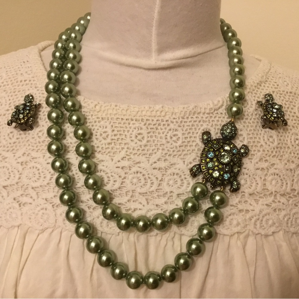 Green Pearl Double-Stranded Necklace with Floral Accent